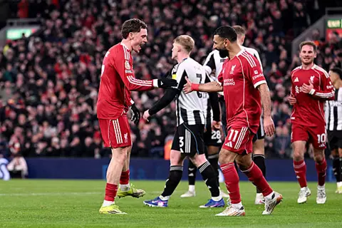 بمساهمة صلاح وتألق إيكيتيكي.. ليفربول يسقط نيوكاسل برباعية في الدوري الإنجليزي